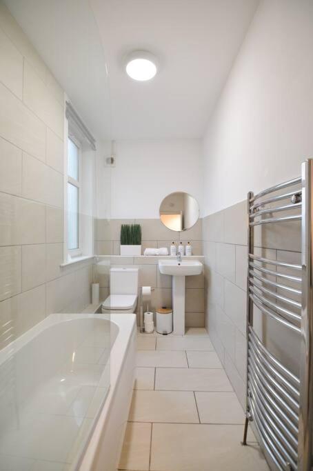 Contemporary 3 Bedroom Flat Kirkcaldy Dış mekan fotoğraf